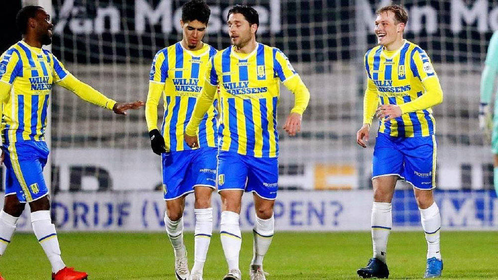 不慎將球踢 不慎將球踢